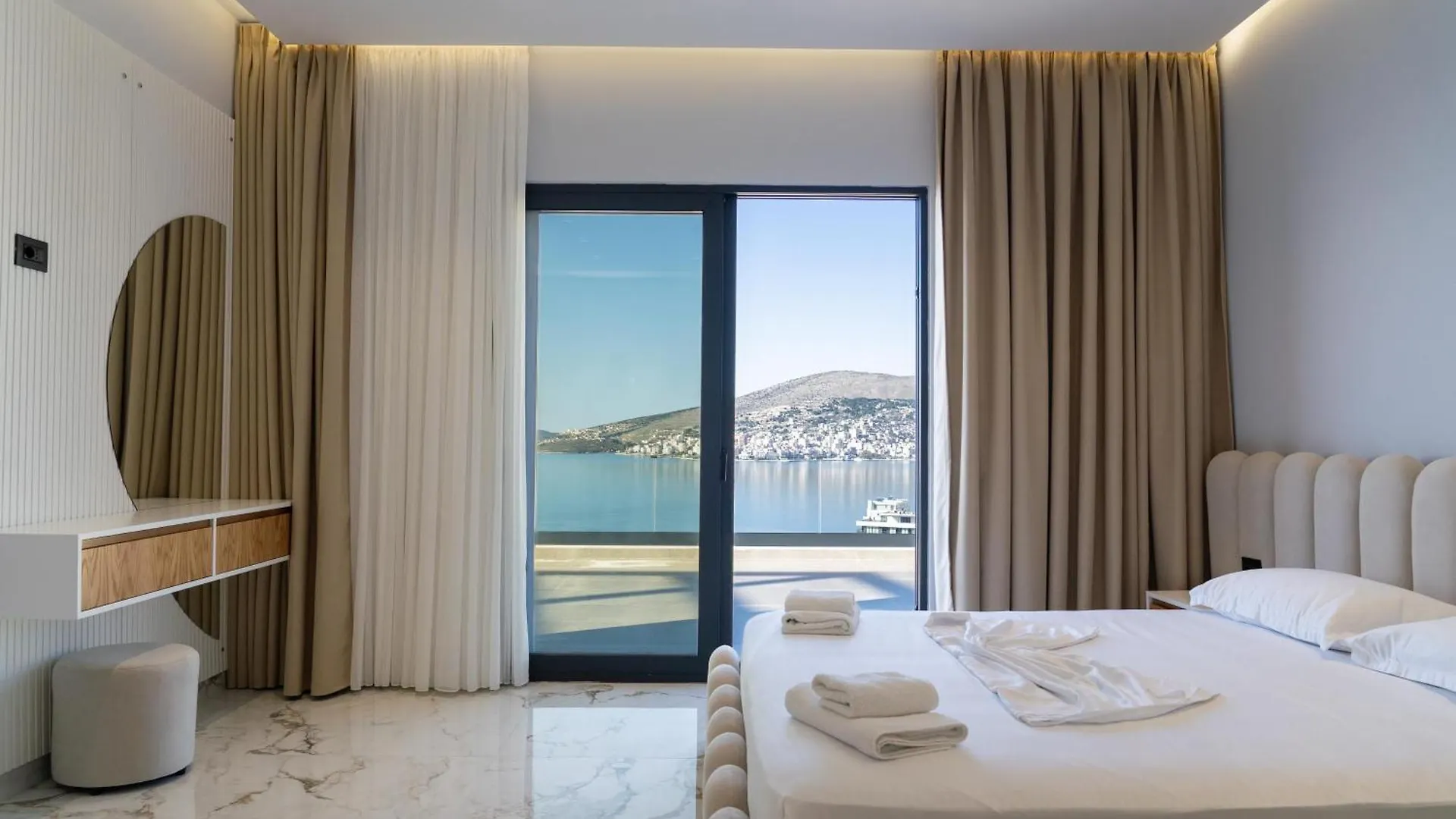 Aparthotel Day Lux Premium Apartments Sarandë