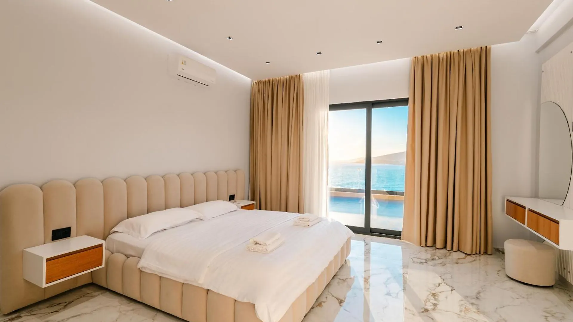Day Lux Premium Apartments Sarandë 0*,