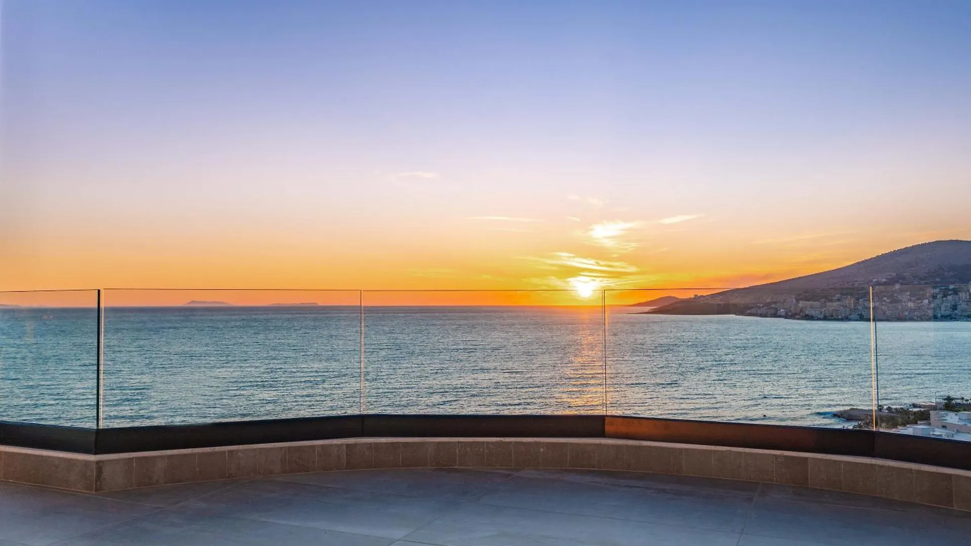 Aparthotel Day Lux Premium Apartments Sarandë