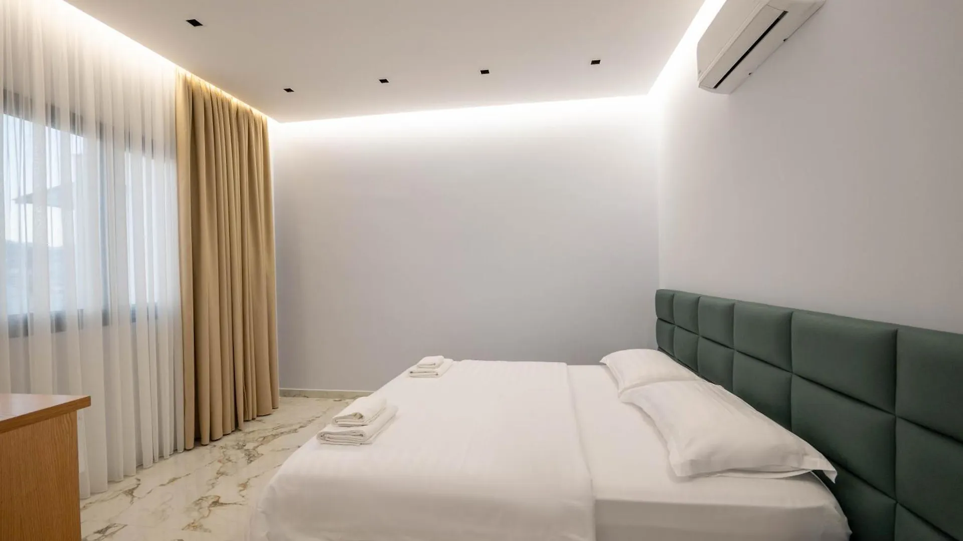 Day Lux Premium Apartments Sarandë Aparthotel