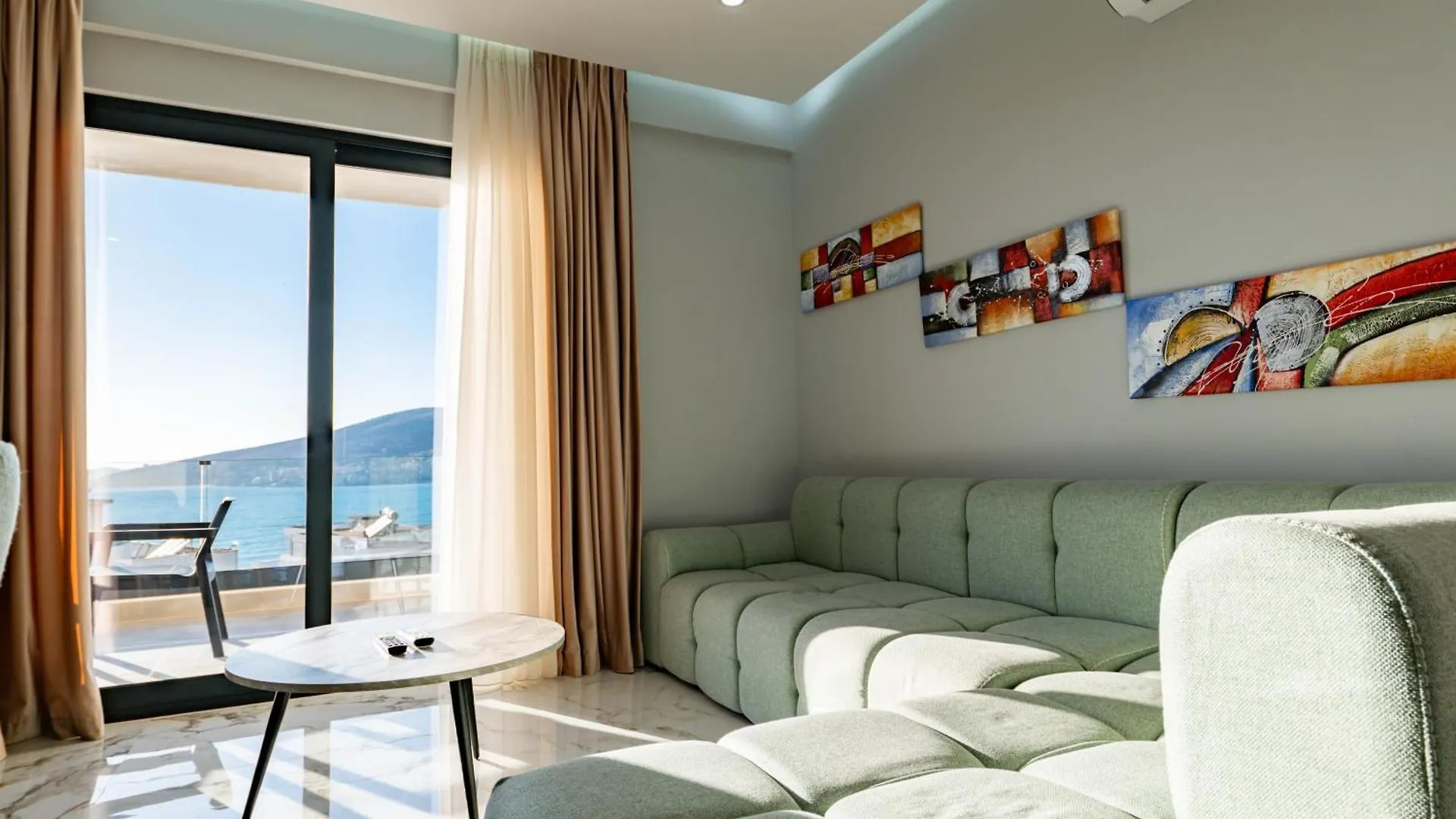 Day Lux Premium Apartments Sarandë Aparthotel